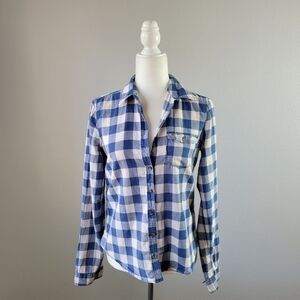 HOLLISTER // blue & white plaid long sleeve button down shirt top